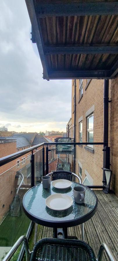Entire Town Centre 2 Bedroom Very Close To Apartment *