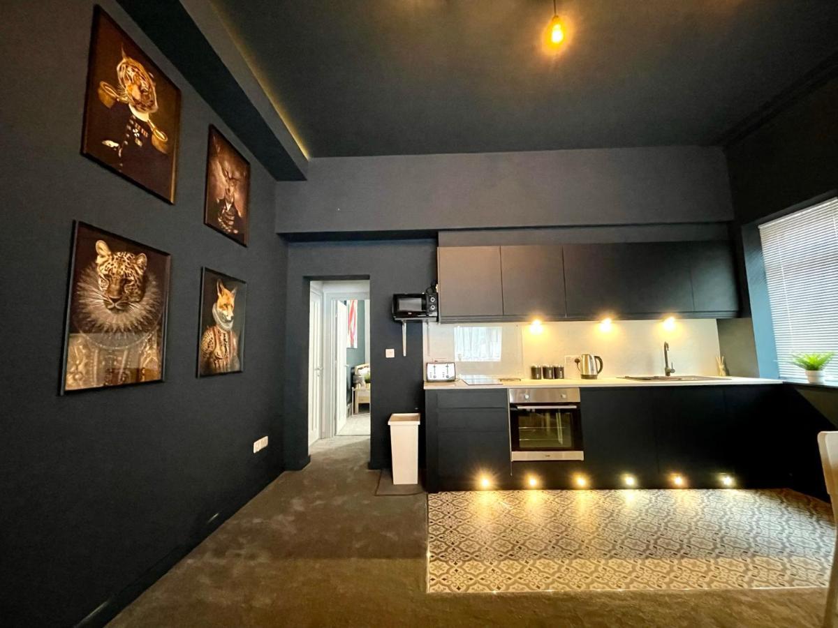 Coastal Charm: Stylish 2-bedroom Near Apartment