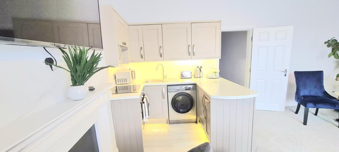Spacious 3 Bed Flat Near The Sea With Parking Apartment Bournemouth