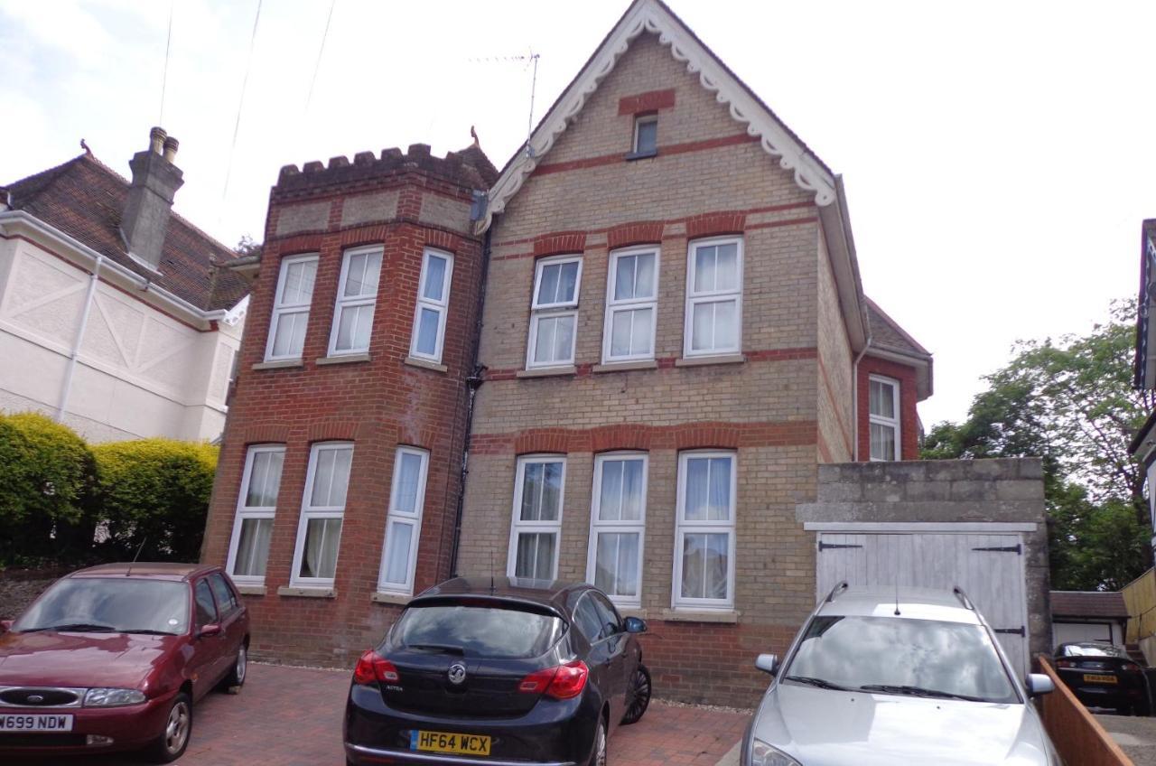 Great Location - Spacious 2 Bed With Off Road Parking. * Bournemouth