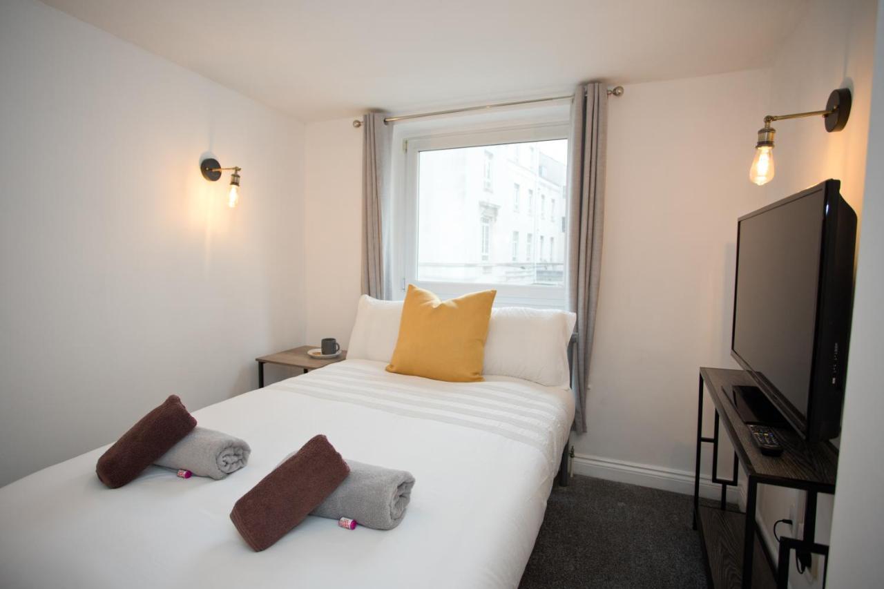 Apartment Bank - Prime Town Centre Location - Close To The Beach!