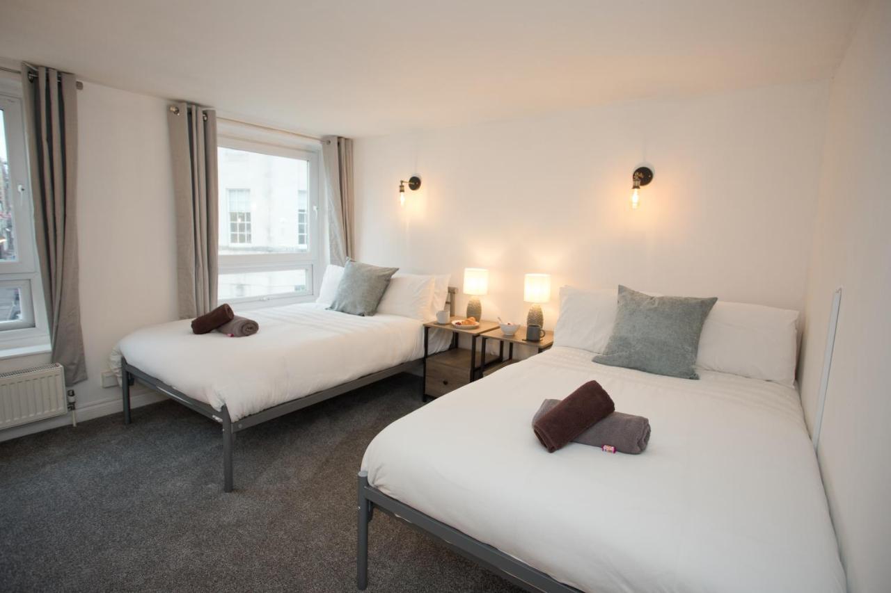 Bank - Prime Town Centre Location - Close To The Beach! *