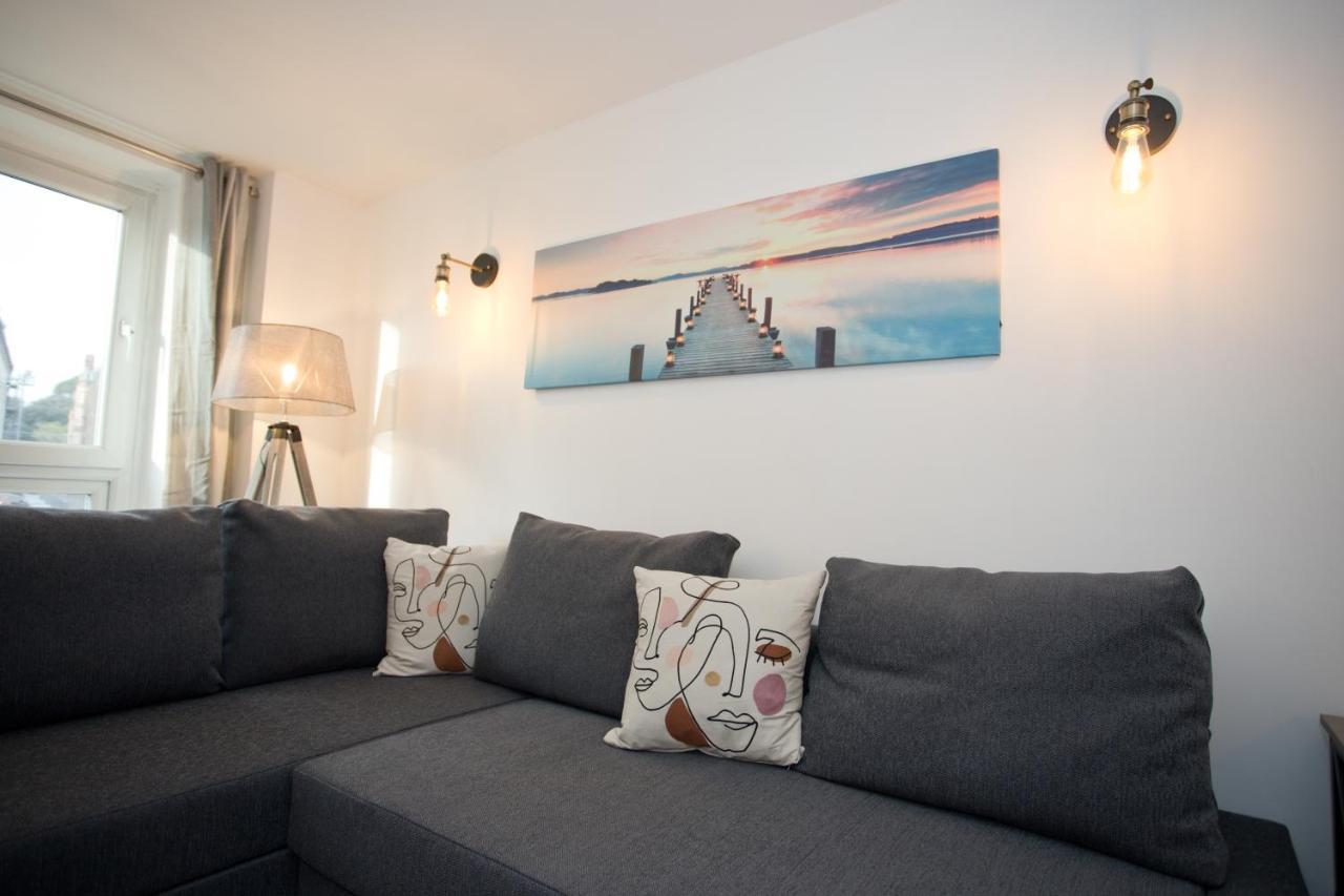 Bank - Prime Town Centre Location - Close To The Beach! Apartment