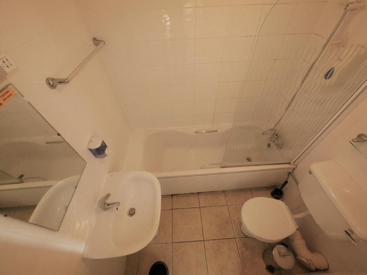 Bourne Hall Hotel 2*