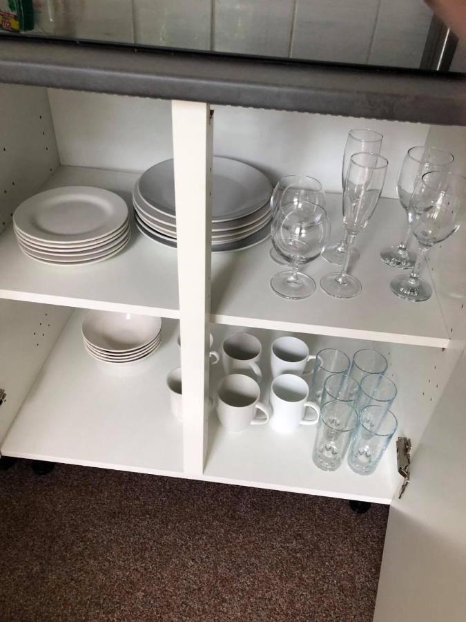 Apartment Great Location - Spacious 2 Bed With Off Road Parking. *