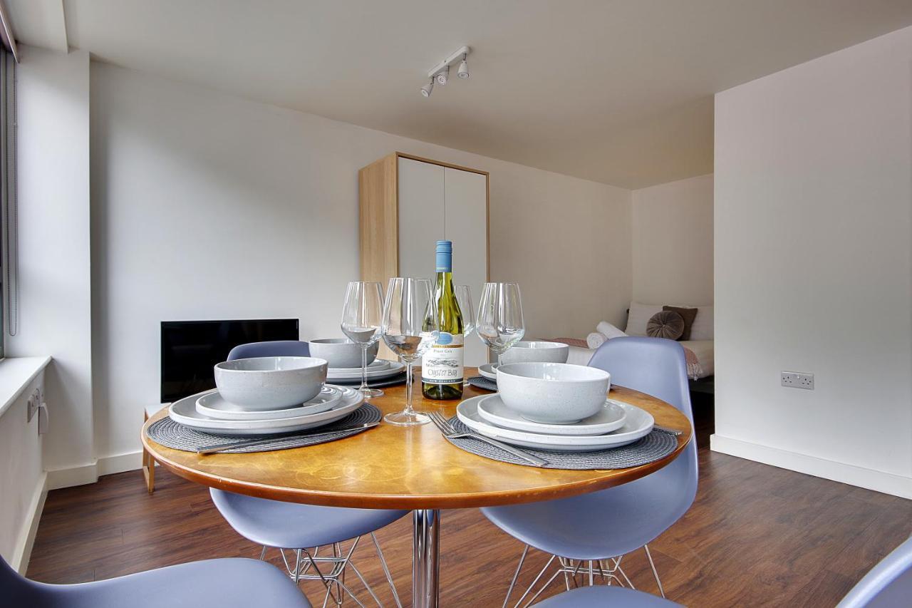 Hill House Apartment *