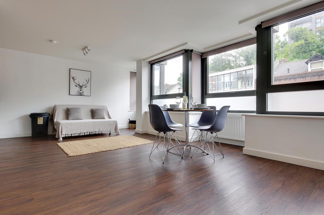 Hill House Apartment *