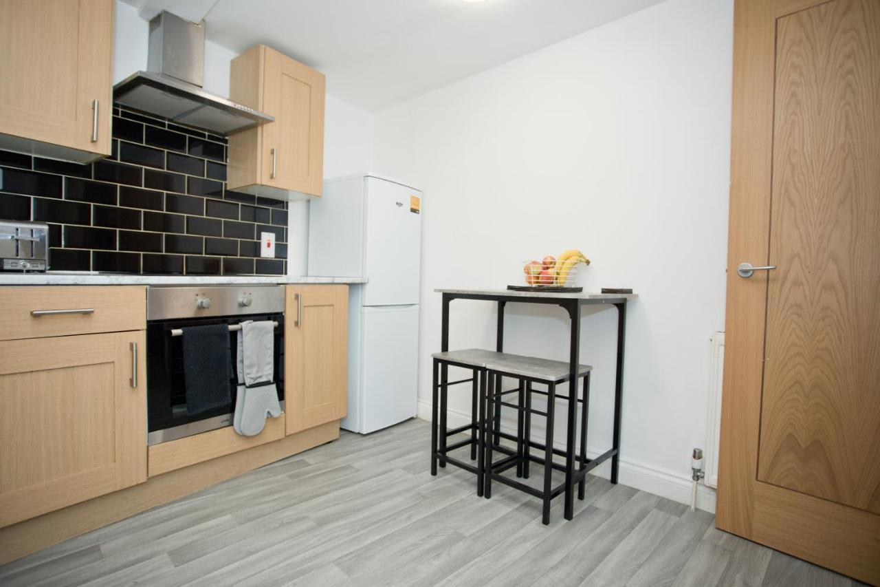 Bank - Prime Town Centre Location - Close To The Beach!