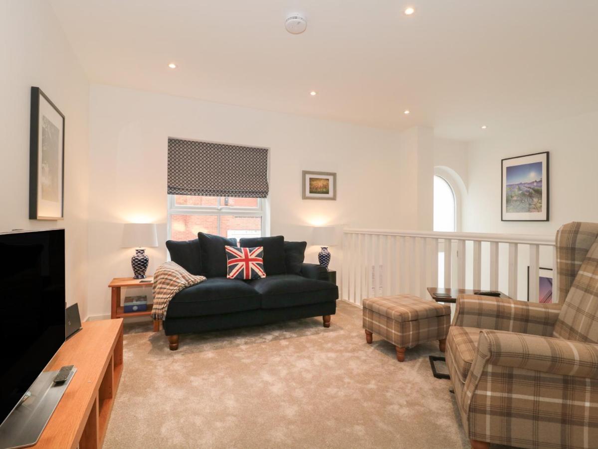 Flat 2 Apartment