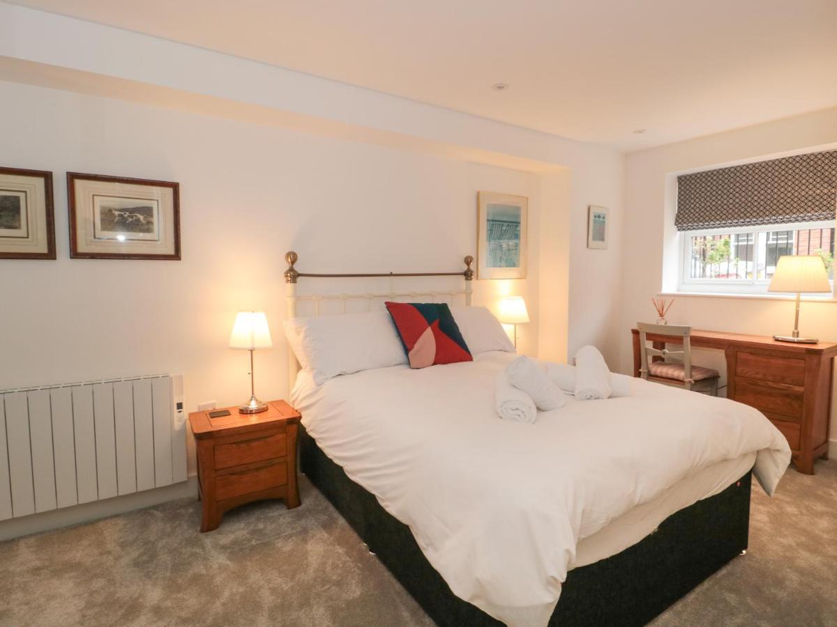 Flat 2 Apartment *