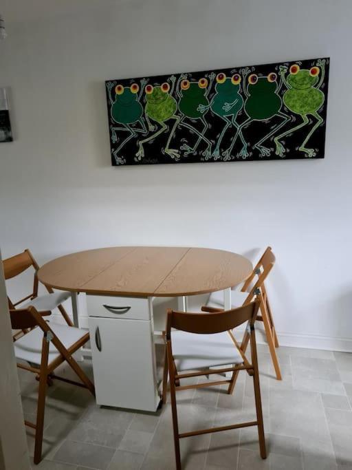Entire 2bed Semi In Redhill W-garden/parking/wifi Bournemouth