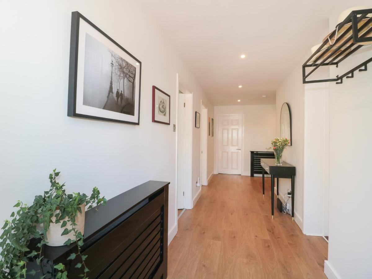 1 Charlotte Close Holiday home *