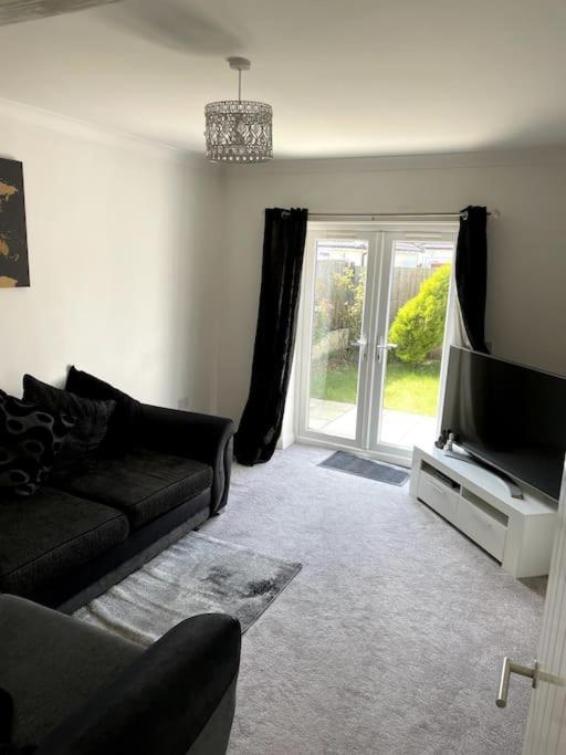 Entire 2bed Semi In Redhill W-garden/parking/wifi