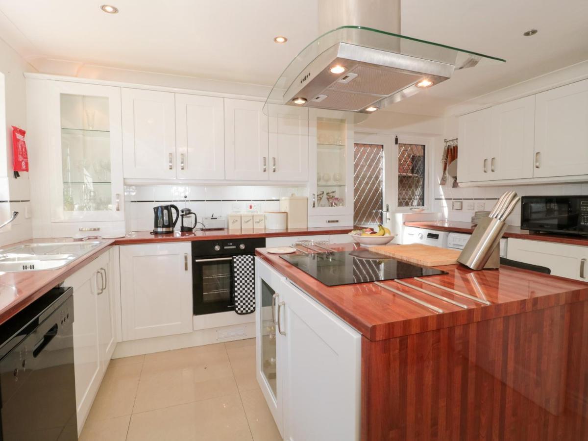1 Charlotte Close * Bournemouth