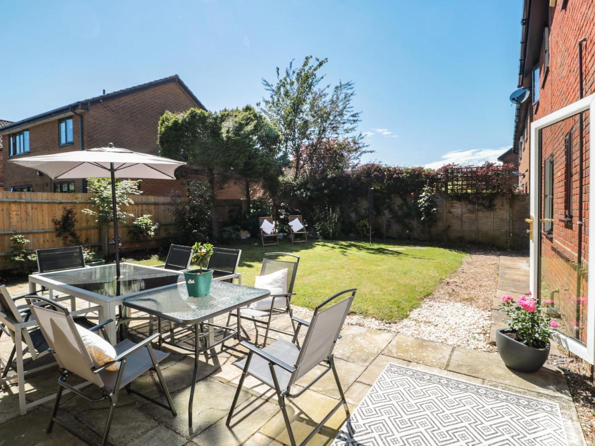 1 Charlotte Close Holiday home *