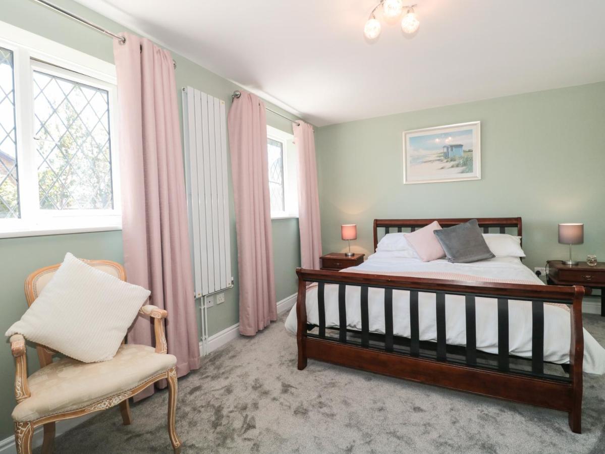 1 Charlotte Close Holiday home *
