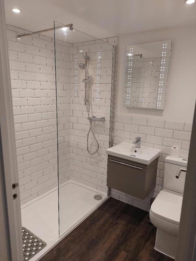 Apartment Superb 1 Bedroom Stylish App 1st Fl Sleeps 2 + 2