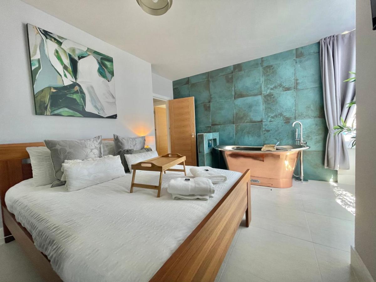 Apartment Coastline Retreats: Themed Seaside With Luxury Bath Bournemouth