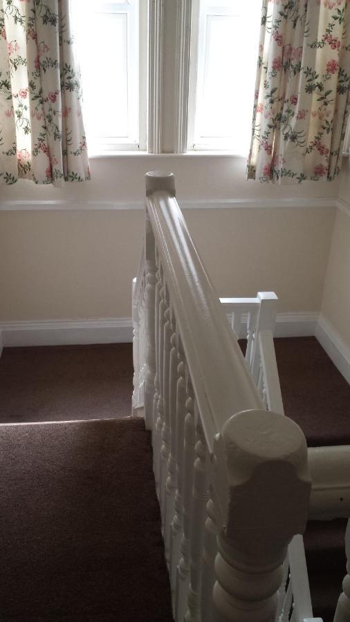 Apartment Great Location - Spacious 2 Bed With Off Road Parking.