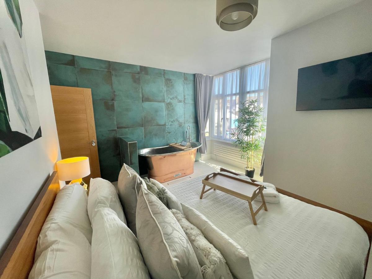 Coastline Retreats: Themed Seaside With Luxury Bath Bournemouth