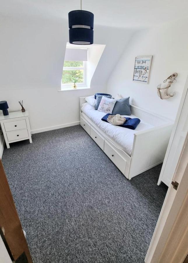 Centrally Located Boscombe Apart With Parking Apartment *