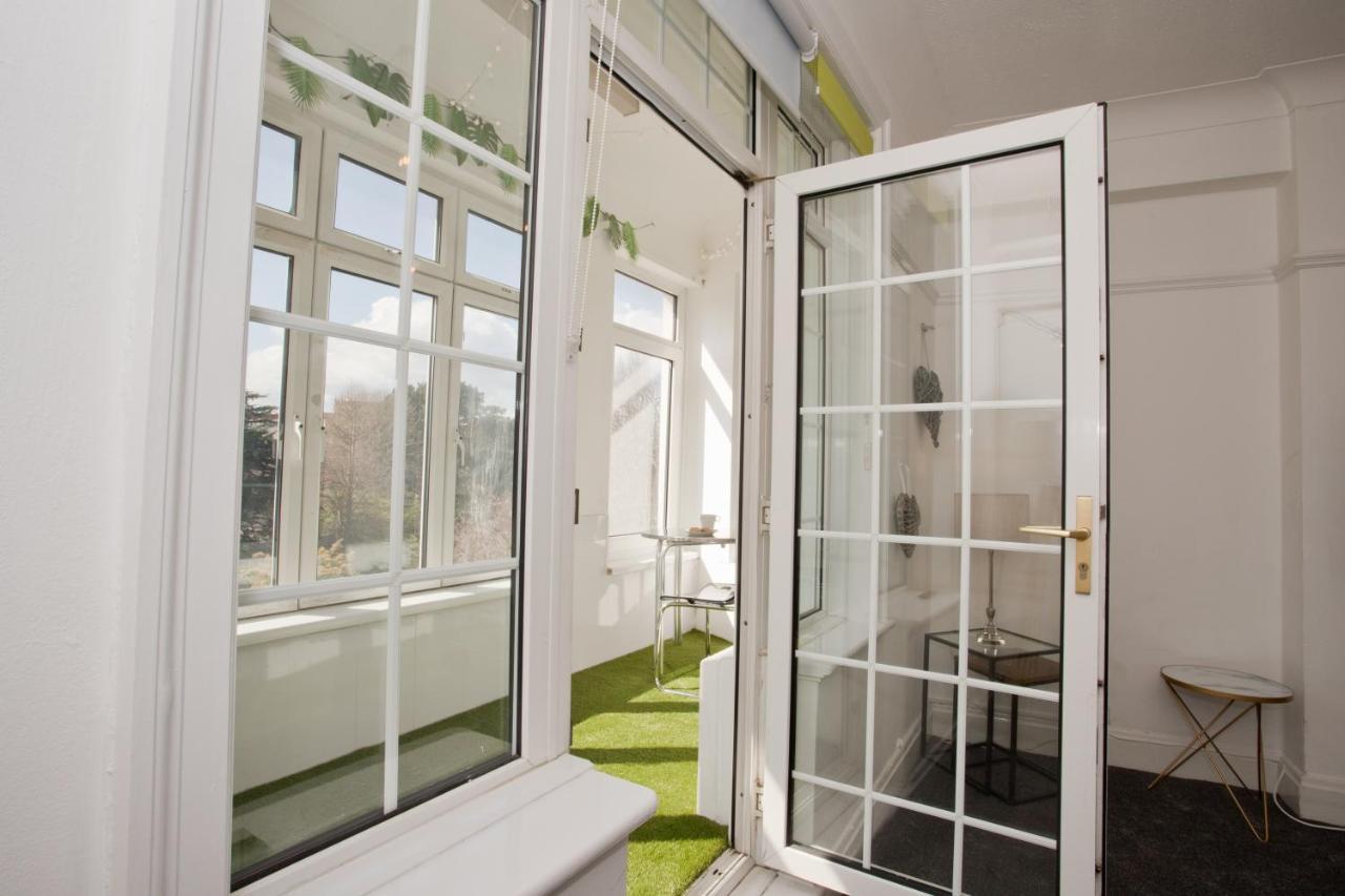 Apartment Richmond Views - Prime Town Centre Location - Close To The Beach!