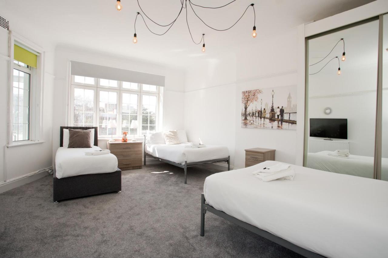 Richmond Views - Prime Town Centre Location - Close To The Beach! *