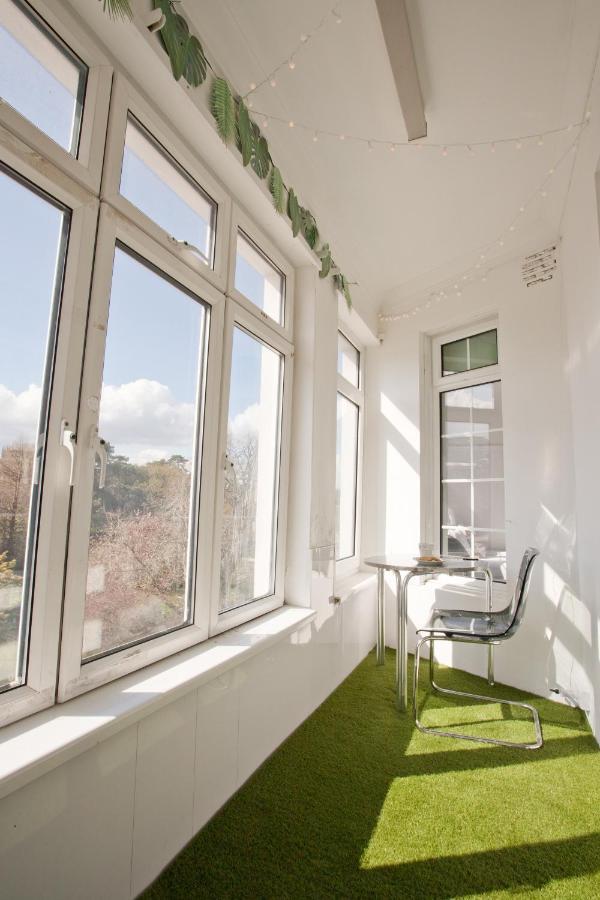 Richmond Views - Prime Town Centre Location - Close To The Beach! *