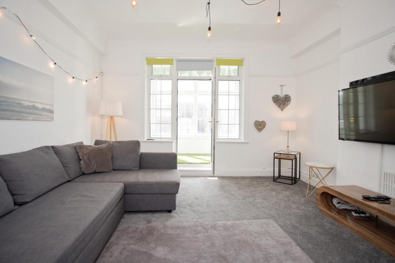 Richmond Views - Prime Town Centre Location - Close To The Beach! Apartment *