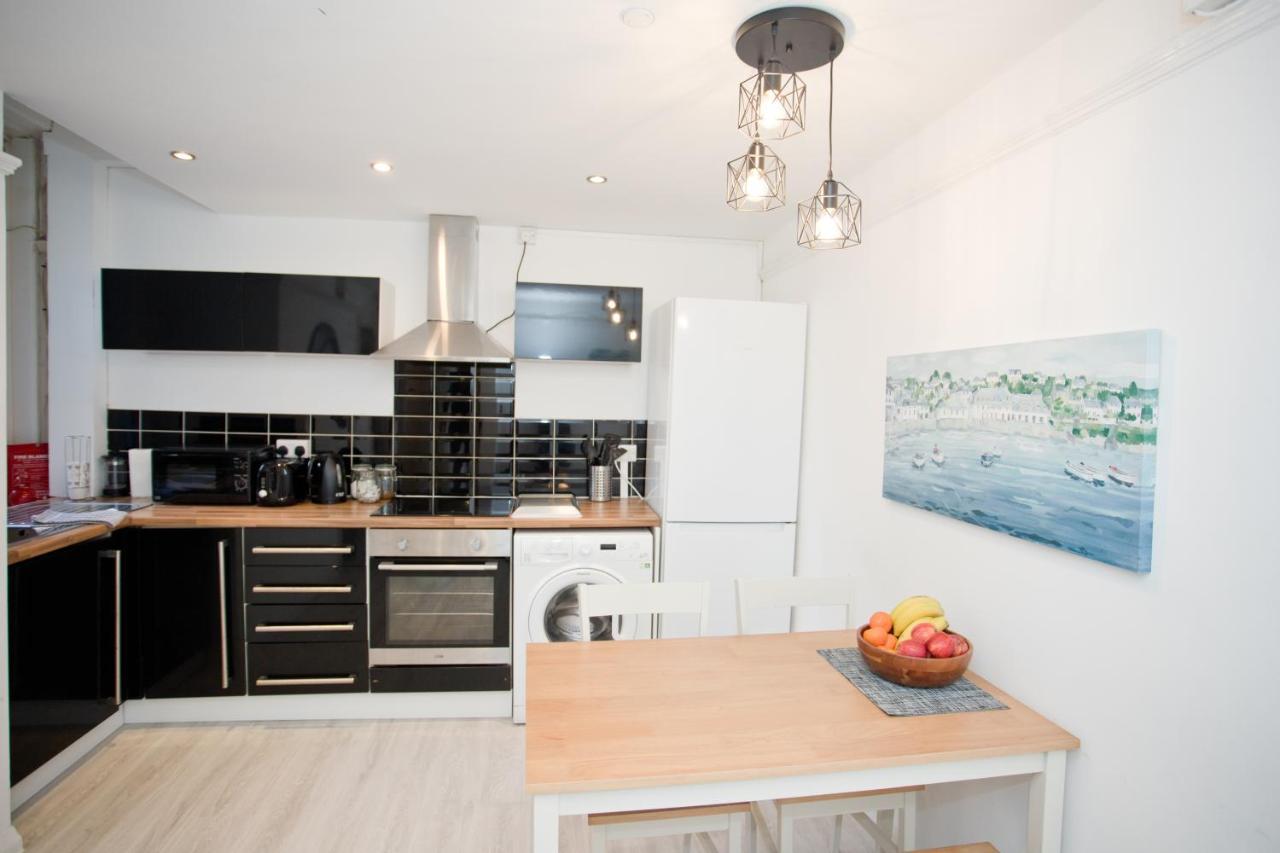 Richmond Views - Prime Town Centre Location - Close To The Beach! Apartment