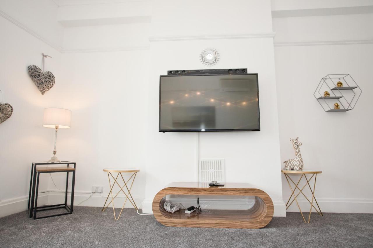 Apartment Richmond Views - Prime Town Centre Location - Close To The Beach!