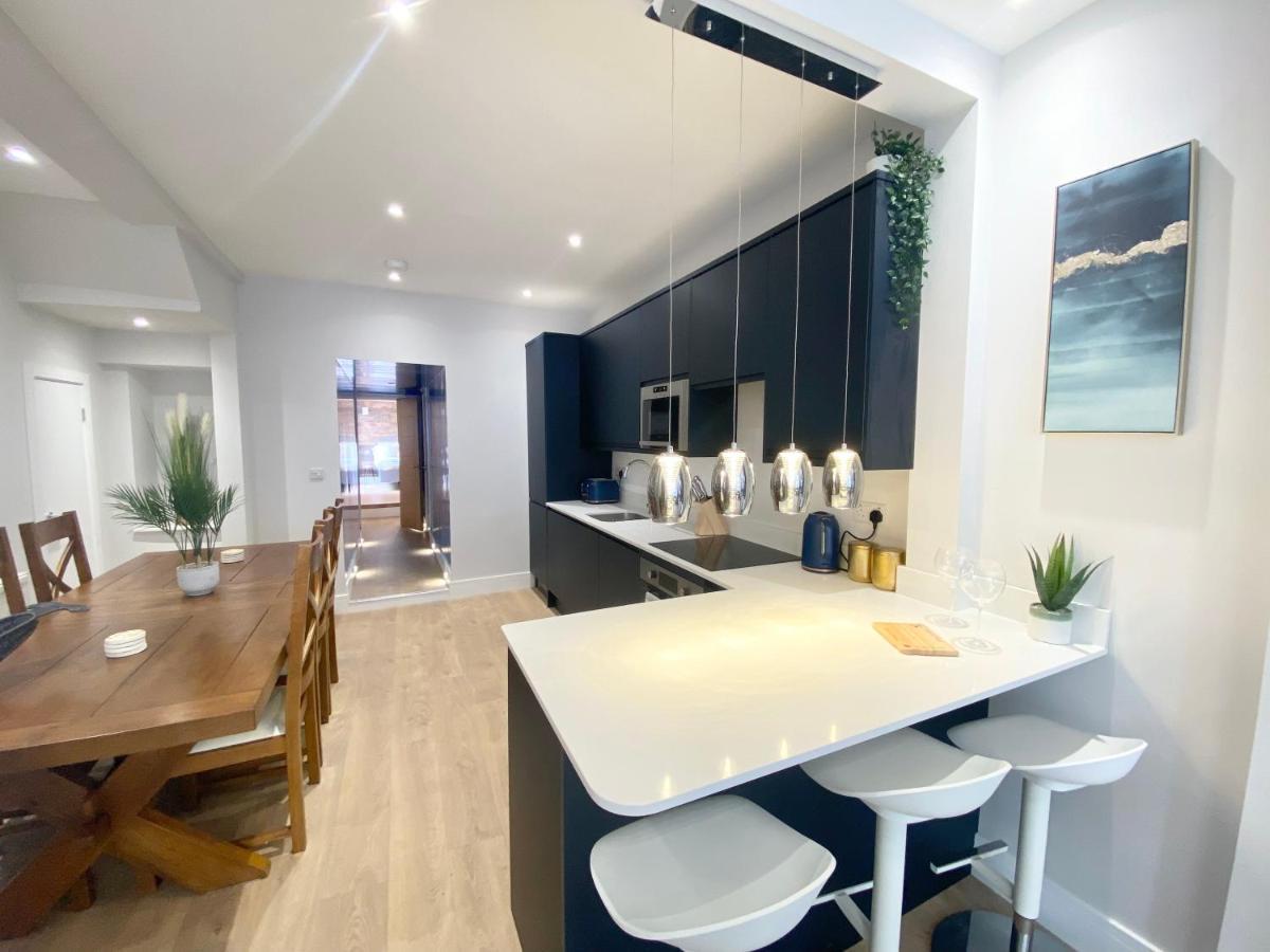 Coastline Retreats - Cloud9: Luxury Garden Flat With Modern Amenities Apartment