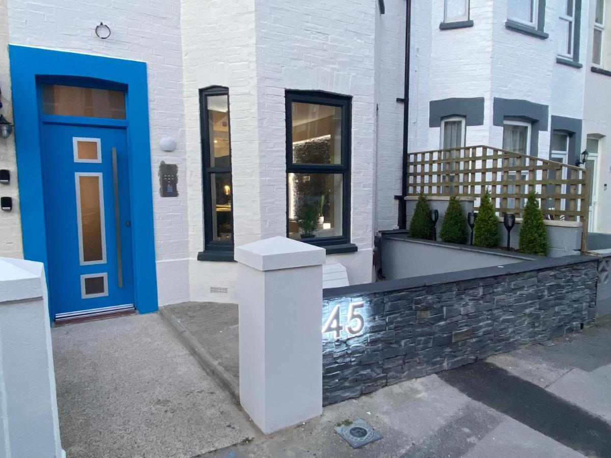 Coastline Retreats - Cloud9: Luxury Garden Flat With Modern Amenities Apartment