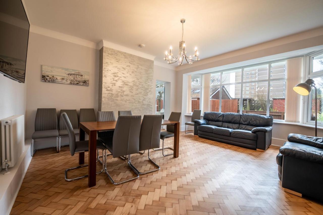 The Manor - Large Luxury In - Sleeps 12+ *