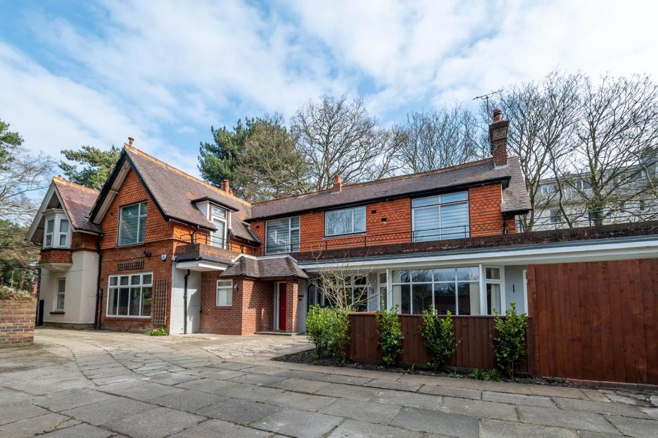 The Manor - Large Luxury In - Sleeps 12+ Holiday home *