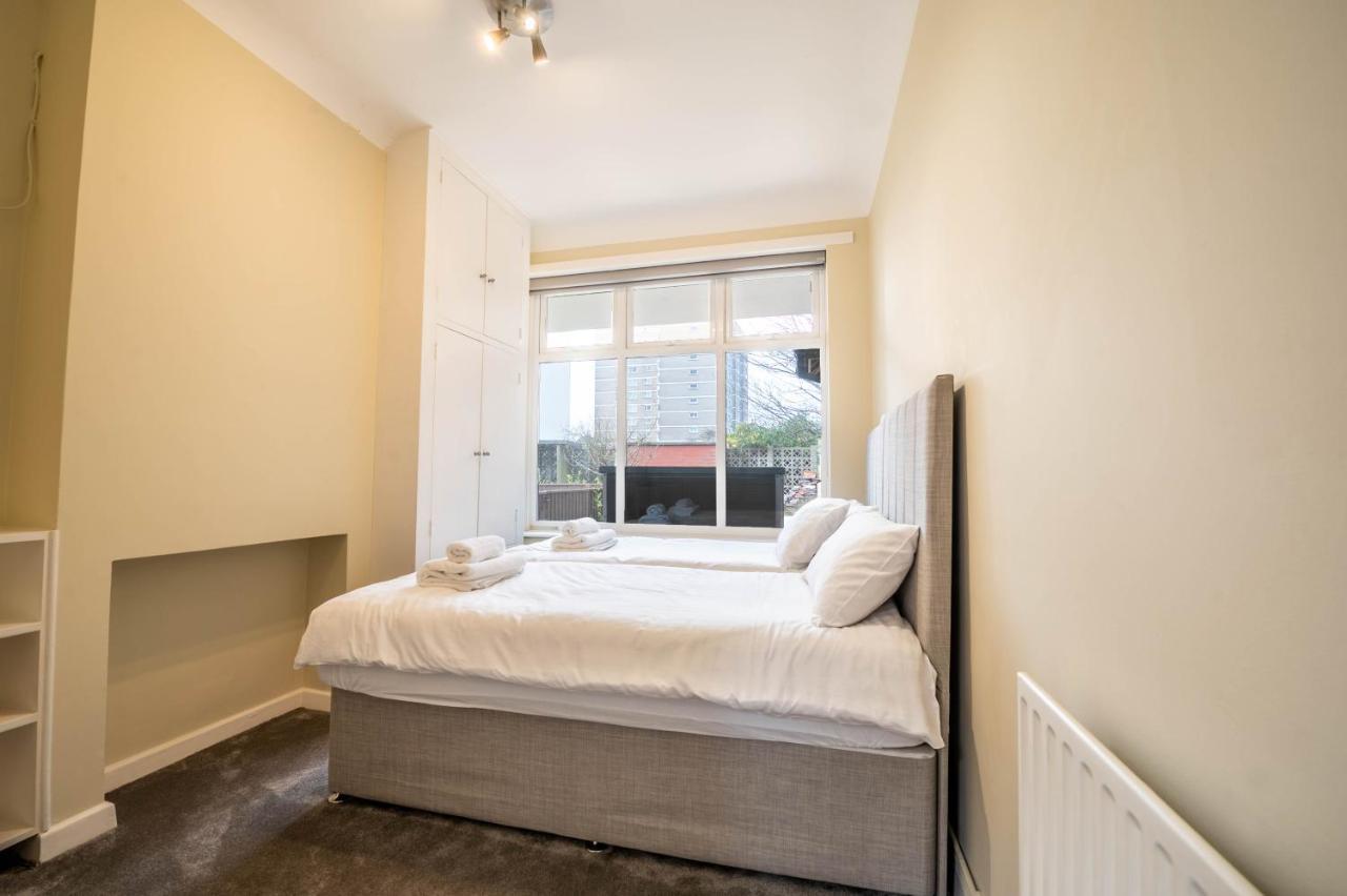The Manor - Large Luxury In - Sleeps 12+