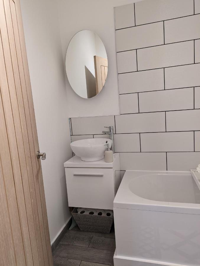 Amprenta - Gorgeous Interior Designed 1 Bedroom Apartment *
