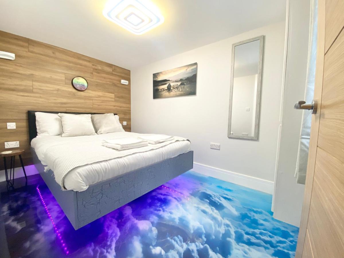 Coastline Retreats - Cloud9: Luxury Garden Flat With Modern Amenities