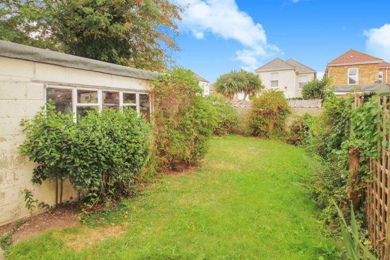 Spacious 6 Bedroom House Close To Beaches And Town Holiday home *