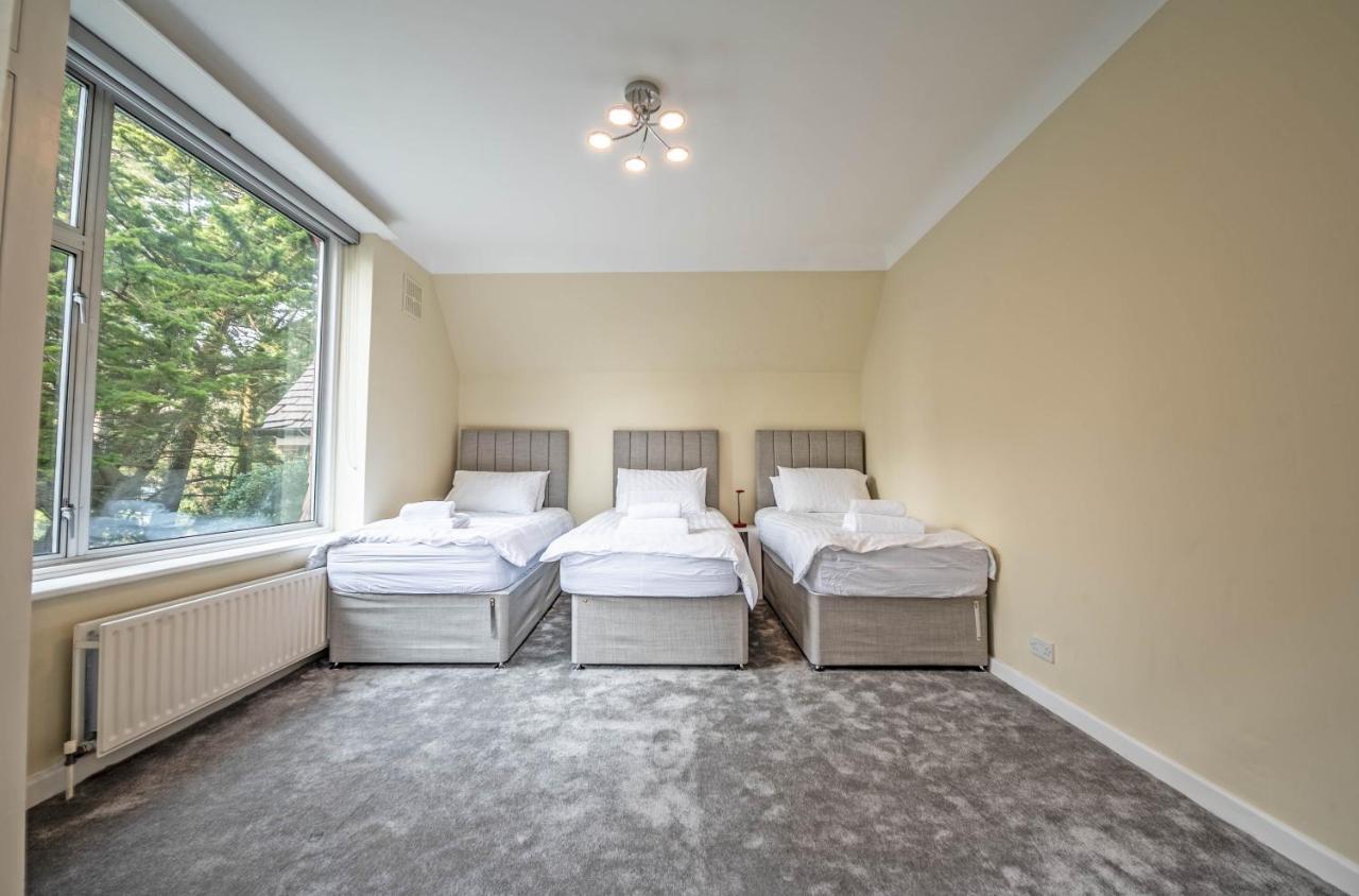 The Manor - Large Luxury In - Sleeps 12+ Holiday home
