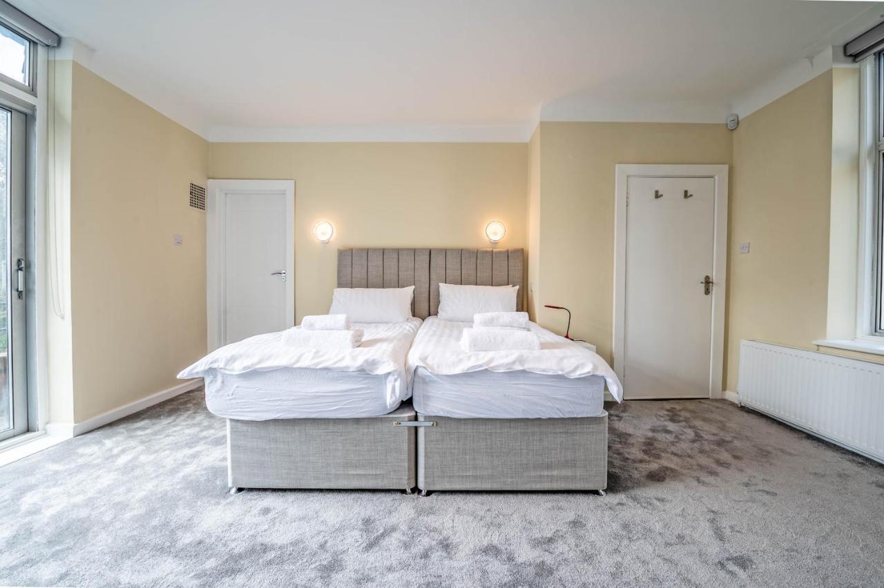 The Manor - Large Luxury In - Sleeps 12+ Holiday home *