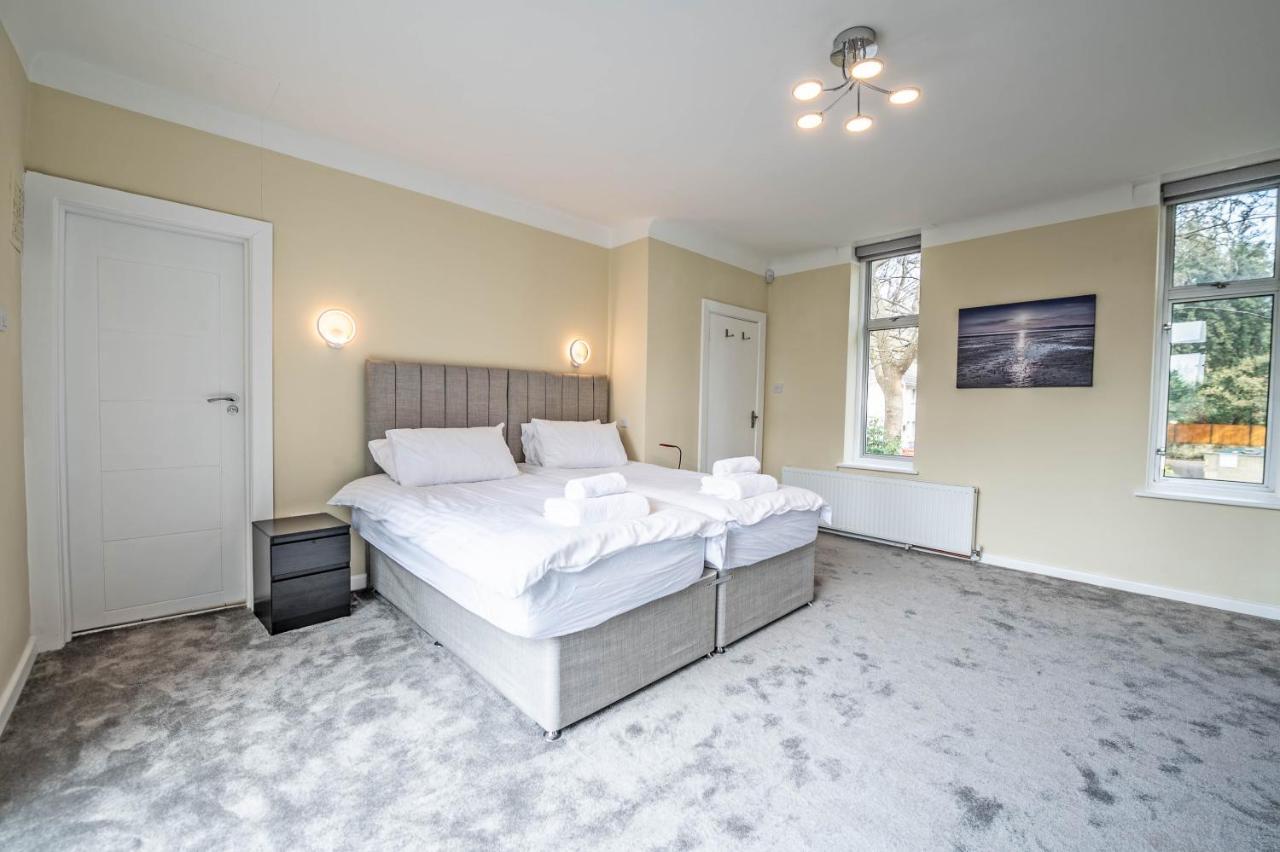 The Manor - Large Luxury In - Sleeps 12+ Holiday home Bournemouth