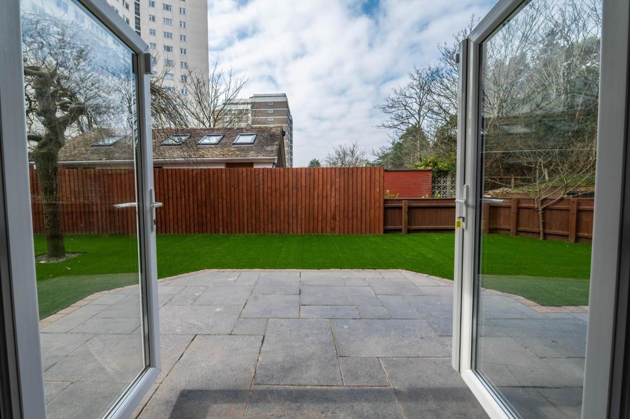 The Manor - Large Luxury In - Sleeps 12+ Holiday home Bournemouth
