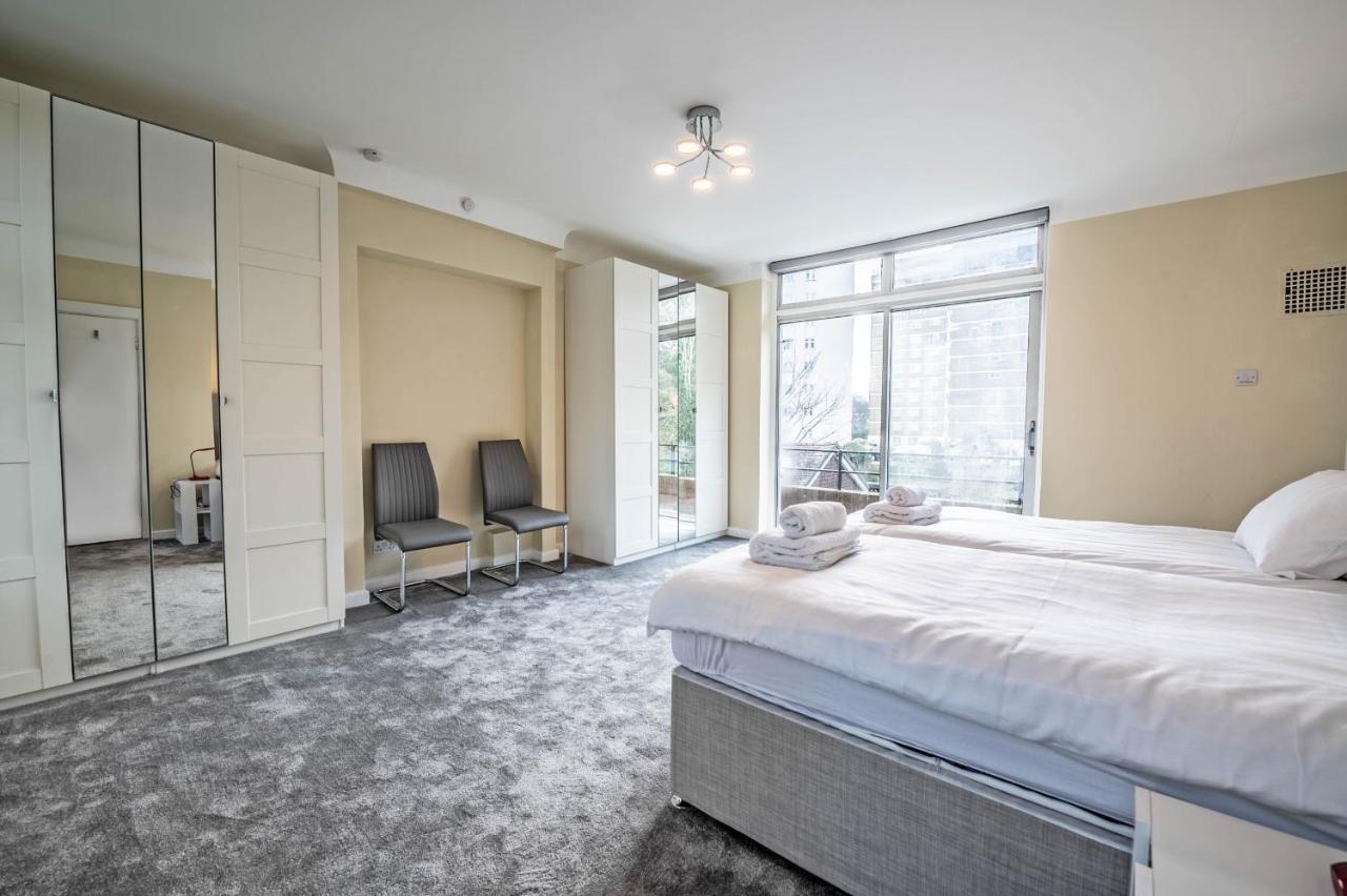 The Manor - Large Luxury In - Sleeps 12+ Holiday home Bournemouth