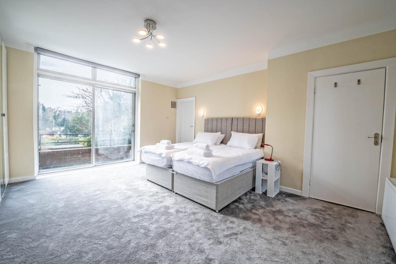 The Manor - Large Luxury In - Sleeps 12+ *