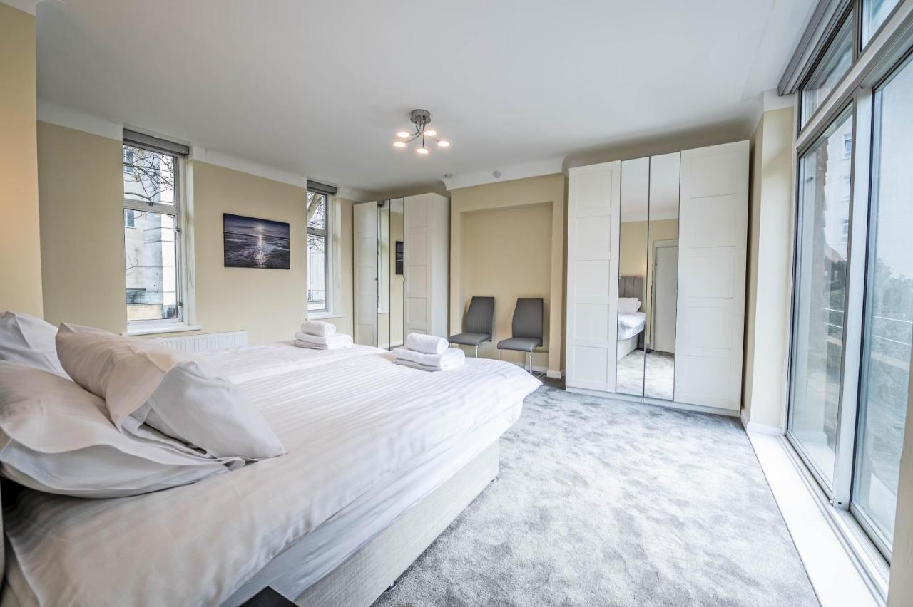 The Manor - Large Luxury In - Sleeps 12+ Holiday home