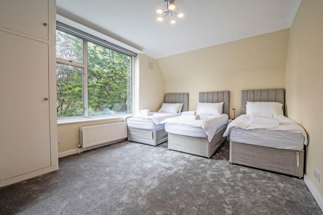 The Manor - Large Luxury In - Sleeps 12+ Holiday home *