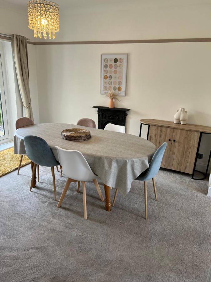 Spacious 4 Bed Rooms, Parking, Garden And Near Parks, Beaches And