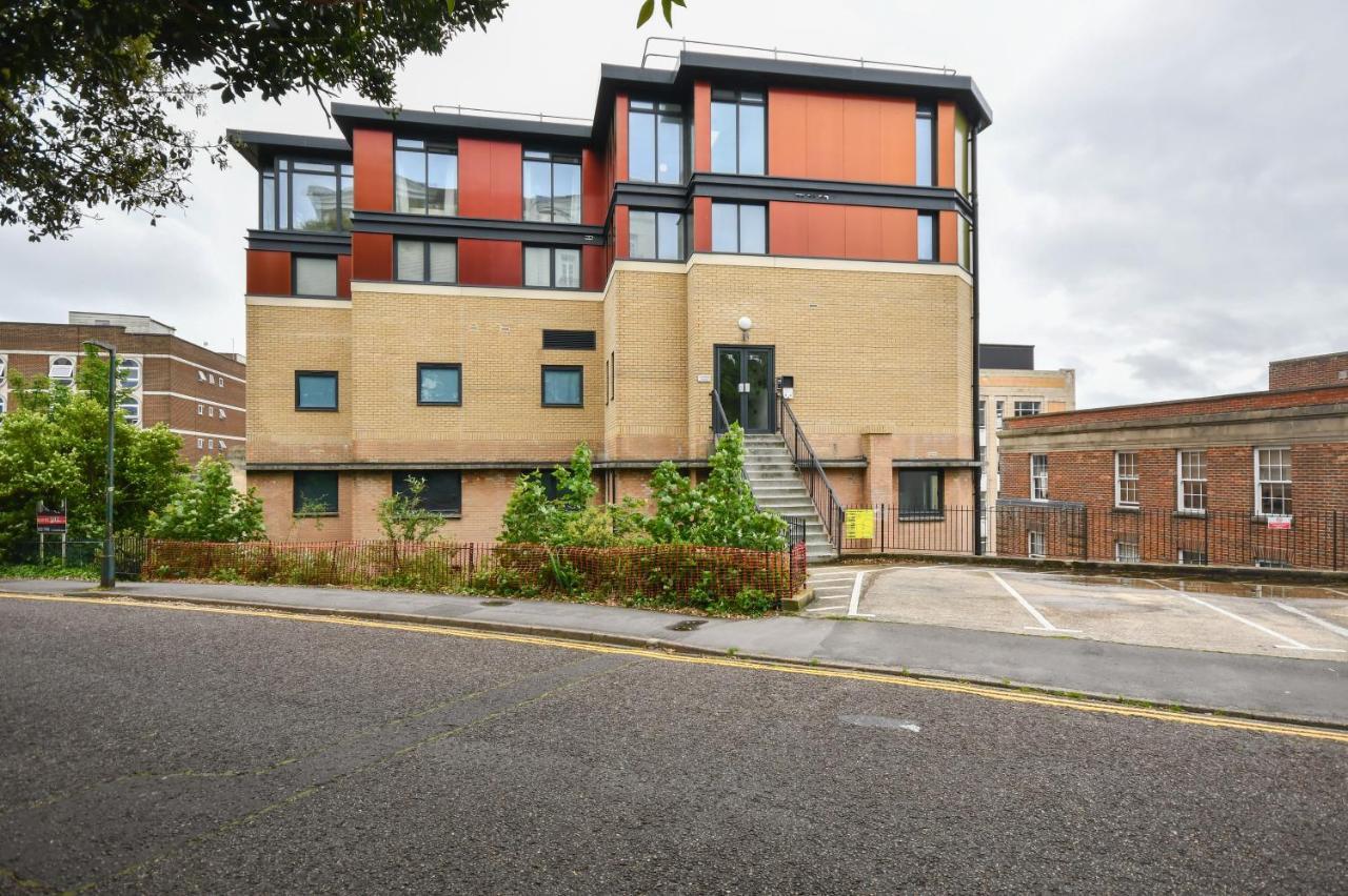 Apartment Modern One Bedroom In Town Centre & 4 Min To The Beach Bournemouth