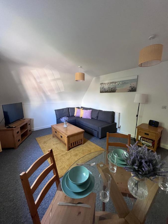 Apartment Centrally Located Boscombe Apart With Parking *